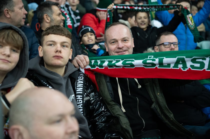 Kibice na meczu Śląska z Widzewem (2 marca 2024) na Tarczyński Arenie